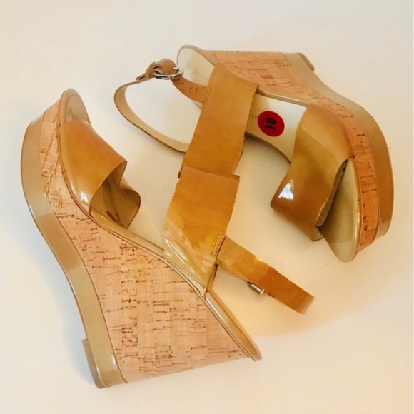 New Franco Sarto Genuine Leather Patent Wedge Sandal Colour Neutral Tan Size 10 - Picture 2 of 5